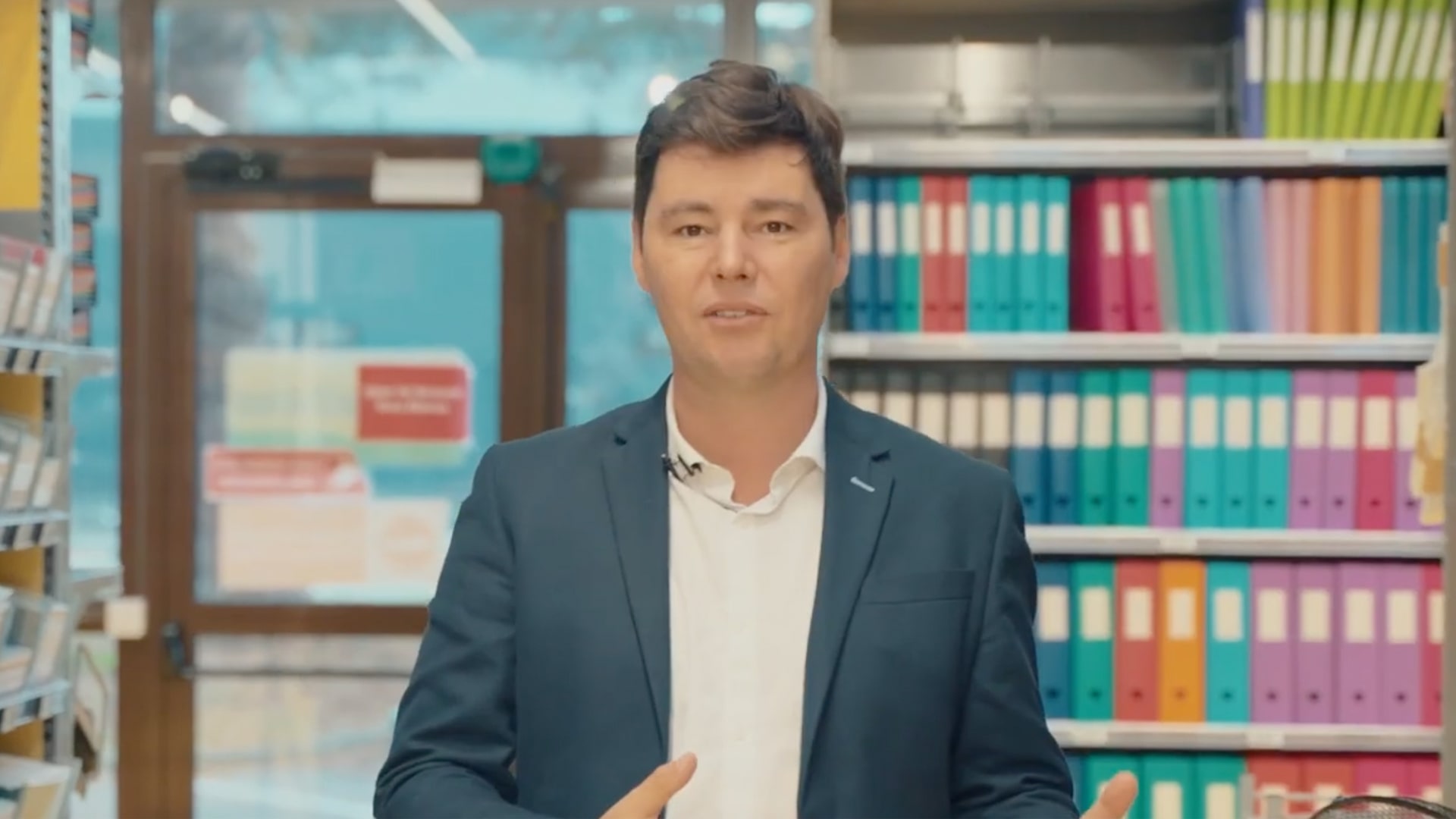 Adrien Peyroles nous parle de la franchise Bureau Vallée